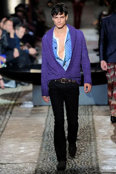 Look 15